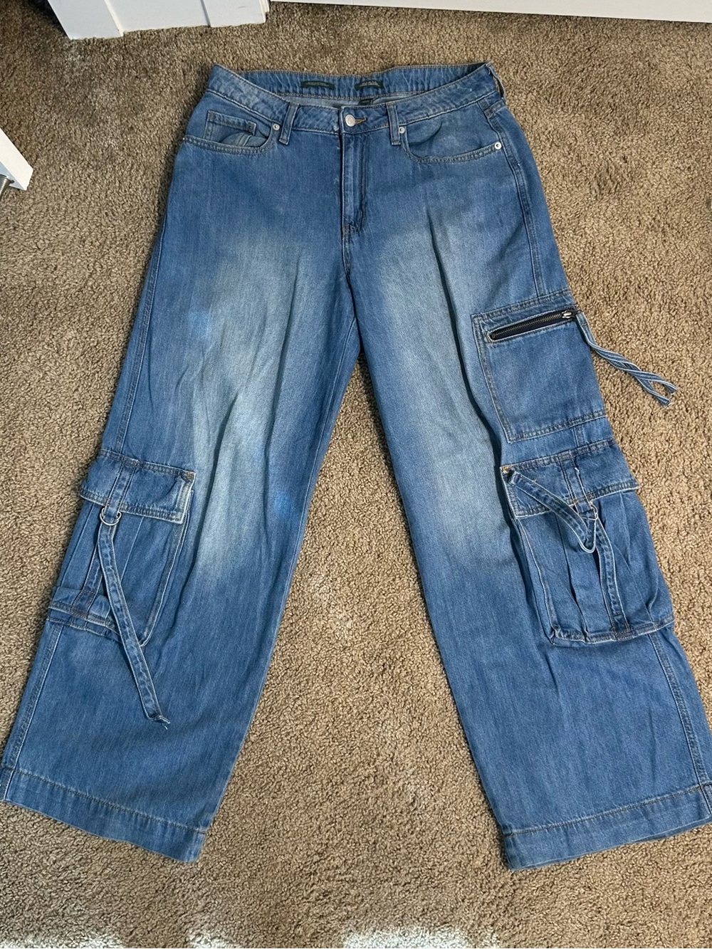 Women’s Wide-Leg Cargo Jeans